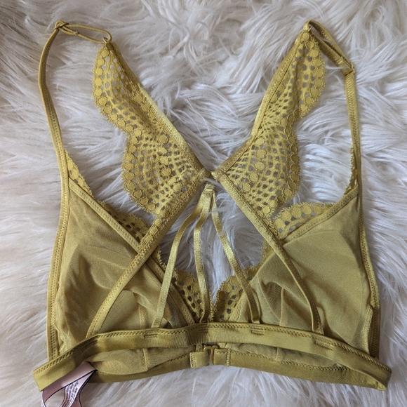 Victoria's Secret Green Racerback Lace Bralette - Picture 4 of 8